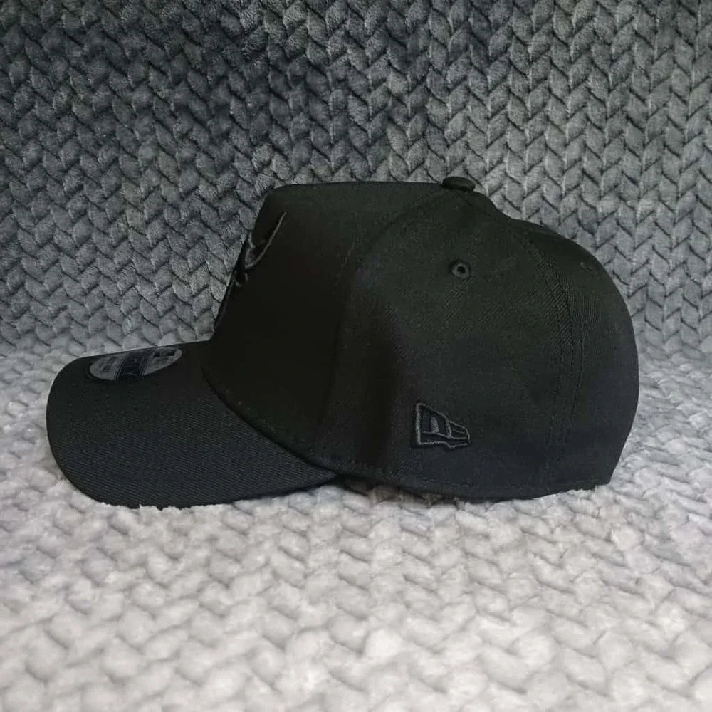 New Era Mens Chicago Bulls Snapback Hat Black On Black 9FORTY One Size Fits Most